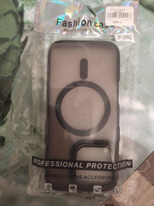 продам новый чехол Айфона 16 pro, цвет чёрный