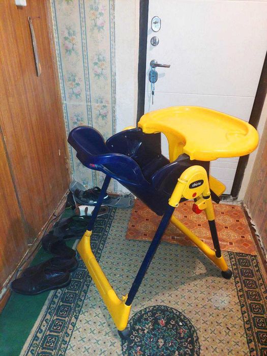 Продам столик для кормления ребенка Chicco