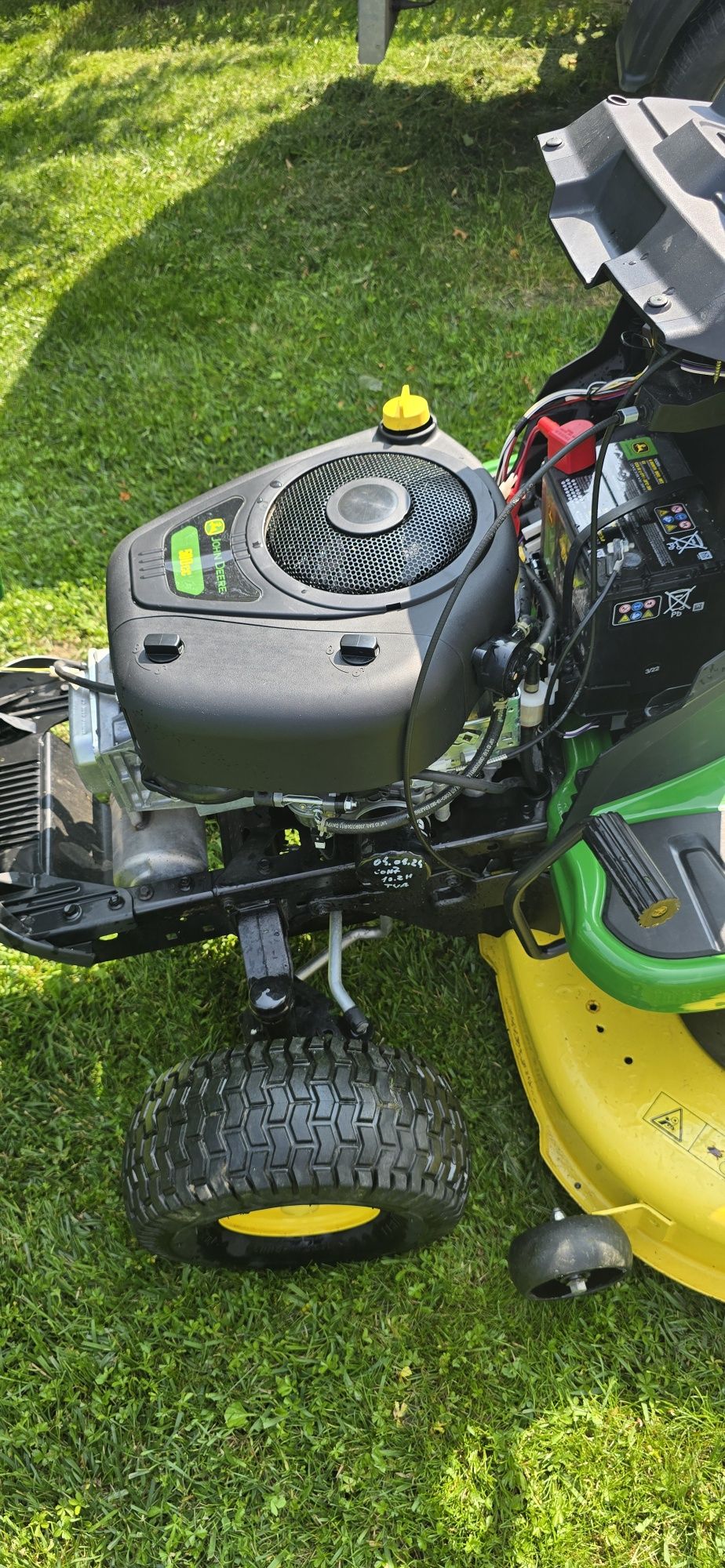 Tractoras gazon John Deere X107, cositoare iarba