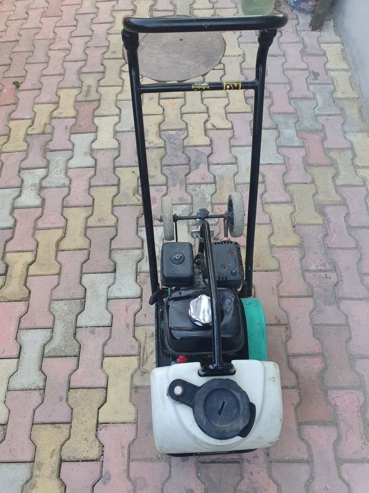 Placa compactoare Mikasa 80kg motor Subaru cu rezervor de apa ca  noua