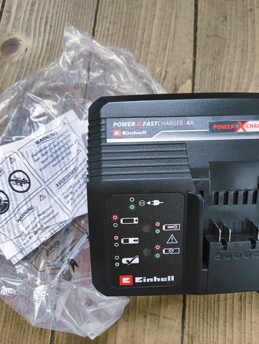 Încărcător rapid 4ah Einhell 18V, nou