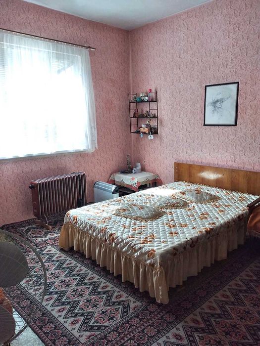 двуетажна къща в центъра на гр.Средец