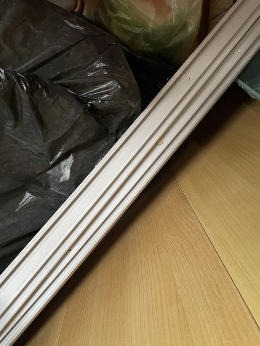 Продам пластиковый карниз