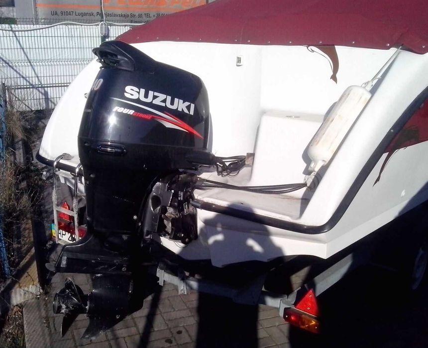 Vând o barcă Delfin 650 cu cel mai bun motor SUZUKI DF 140
