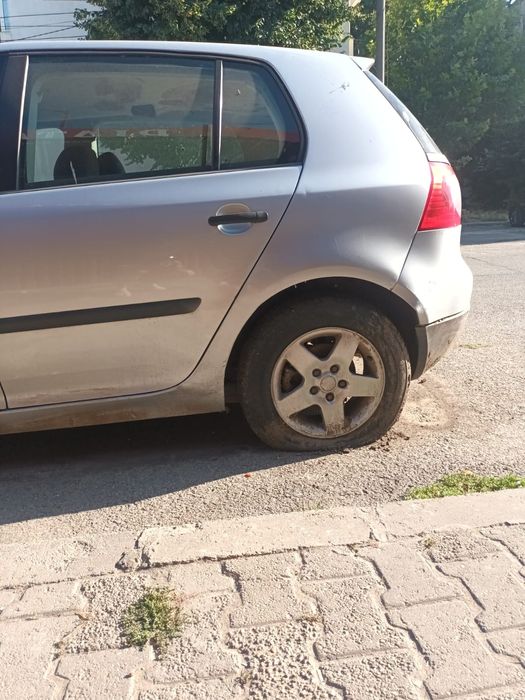 Dezmembrez golf 5  1.4MPI cod motor BCA și 1.6fsi BLF
