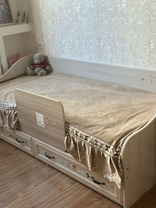 Детская кровать 90*190 см  срочно