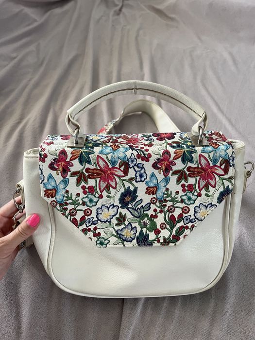 Дамски чантички различни видове