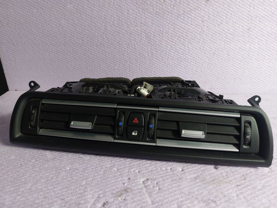 Grila ventilație centrală BMW F10 F11 Cod 9166891