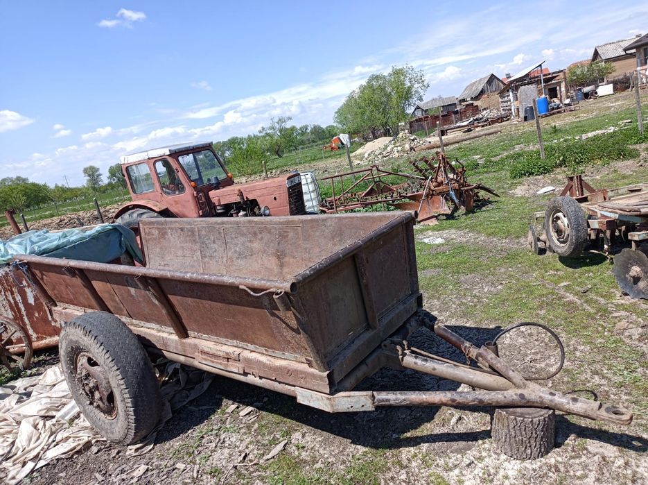 Vând remorca pentru tractor
