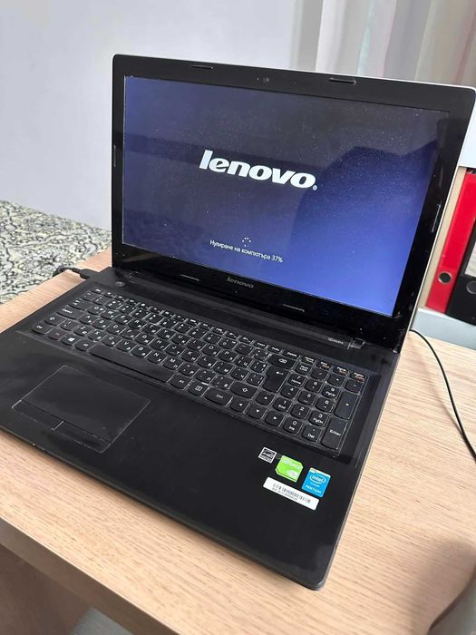 Лаптоп LENOVO G 50-30 , в отл състояние, работещ , с Windows 10
