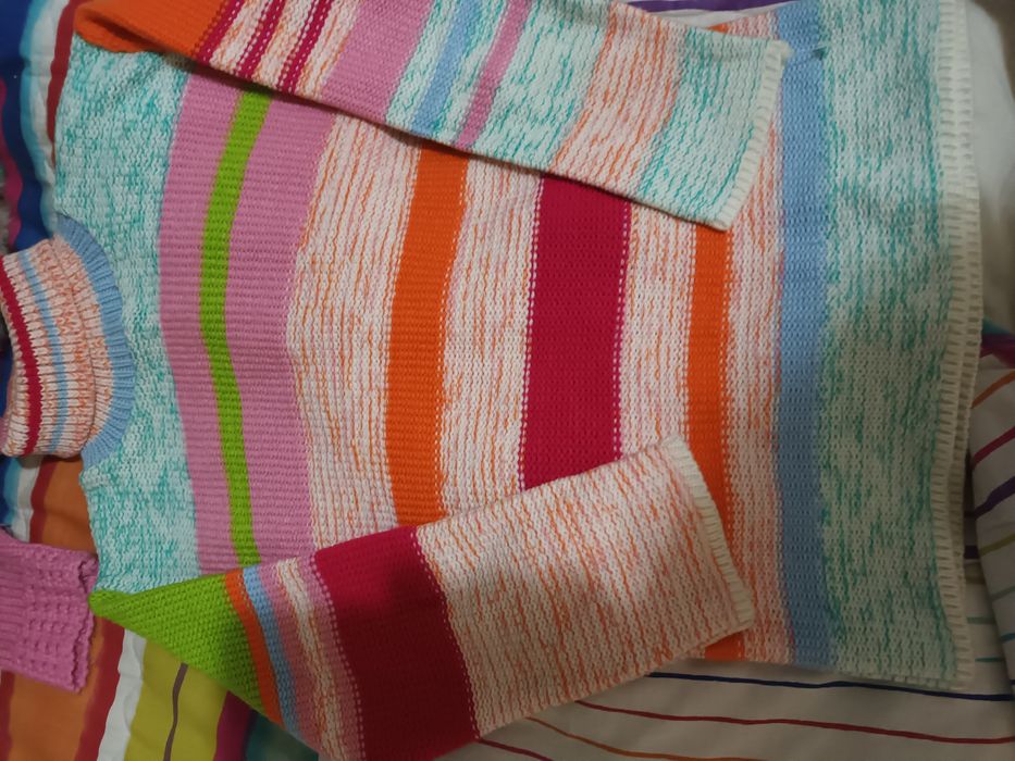 Продам свиторочки на девочку