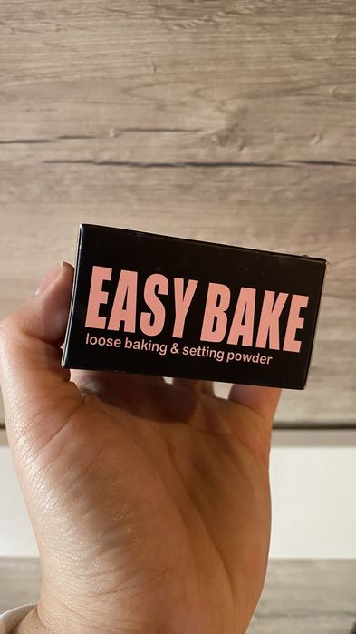 Pudra libera Huda Beauty EasyBake - nuanta Sugar Cookie