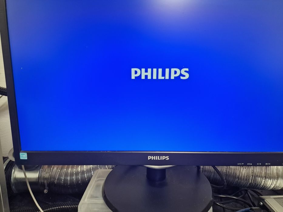 Монитор Philips Led 22"