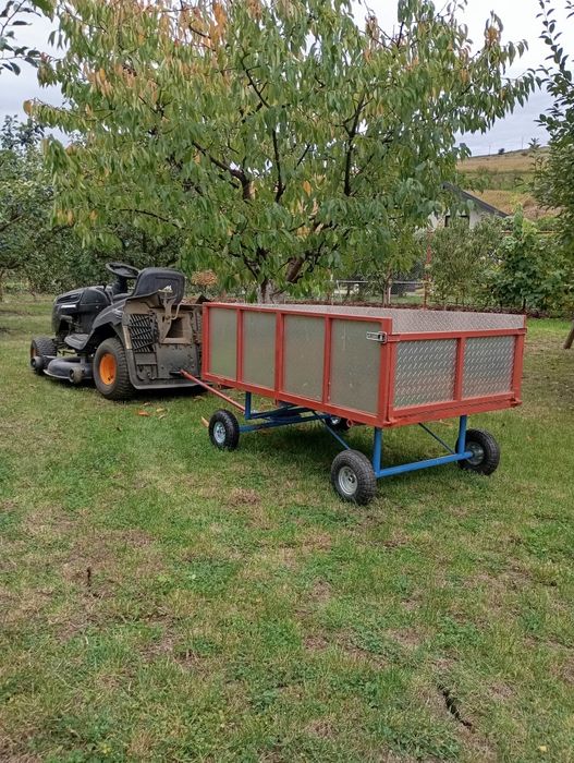 Cărucior de grădină.