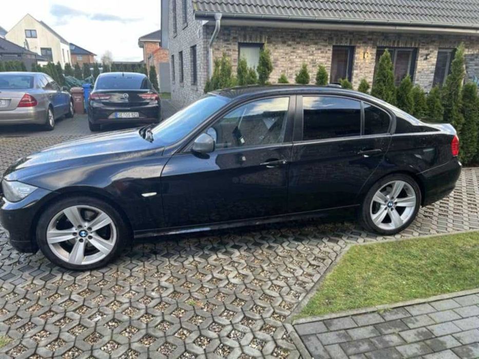 Продавам BMW 320 D