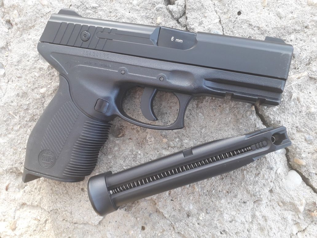 Pistol airsoft METAL Taurus Co2 6mm puternic precis Glock Walther p99