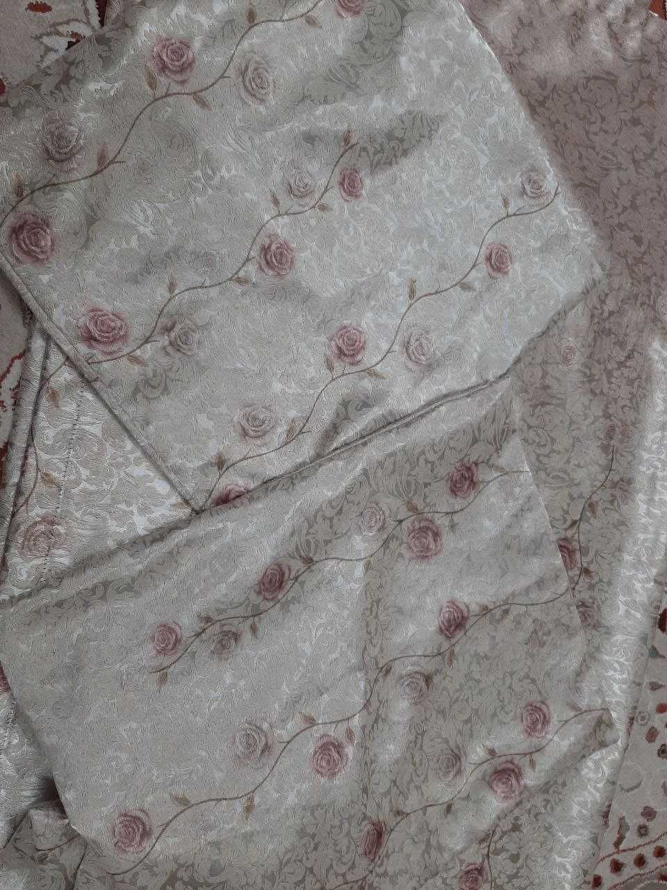 Скатерть шелк с 4 навлочками на подушечки для дивана в комплекте