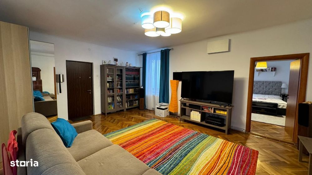 Apartament 5 camere Centru Vechi  Poarta Schei 24  - renovat si utilat