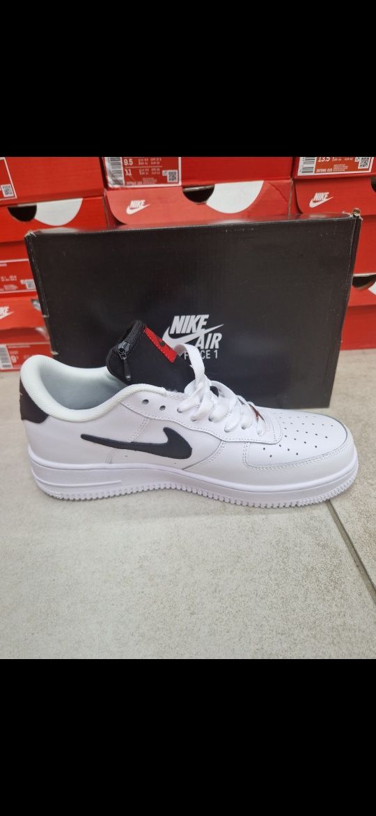 Nike Air Force 1 Carabiner
Carabiner Swoosh RCarabinered