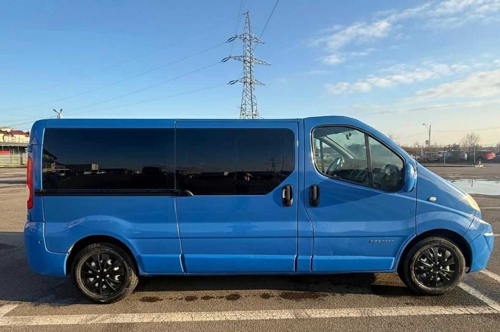 Renault Trafic II  / 8+1 LUNG