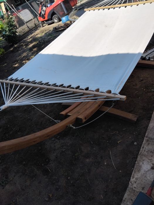 Hamac cu cadru din lemn