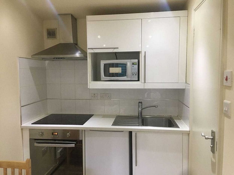 Închiriez Garsonieră