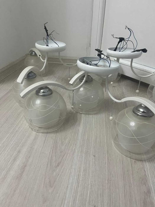 3 люстры (2 с 3 завитками, 1 с 2 завитками)