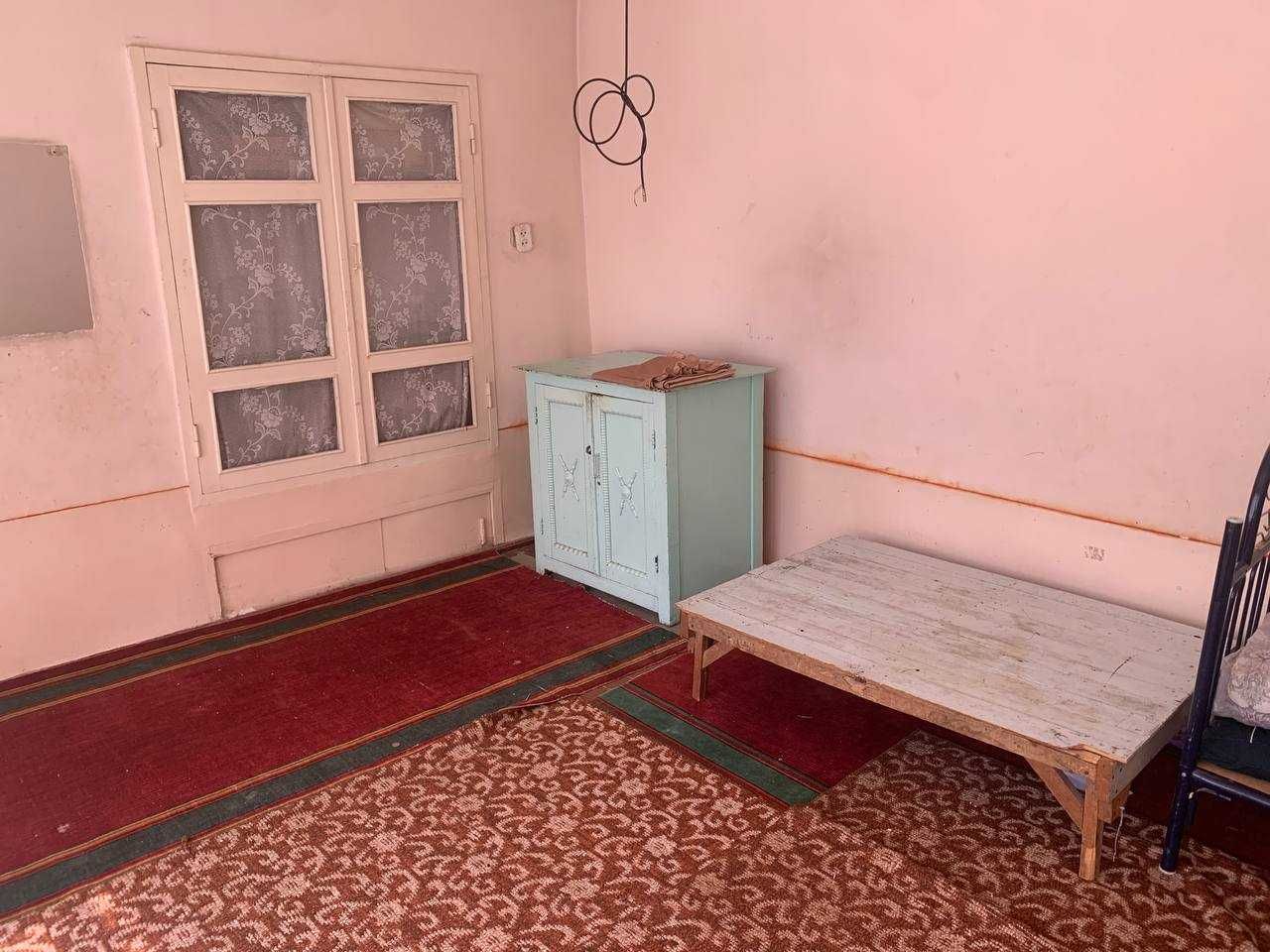 Ижарага  уйнинг 1 та хонаси берилади, Сдаётся в аренду 1 комната дома.