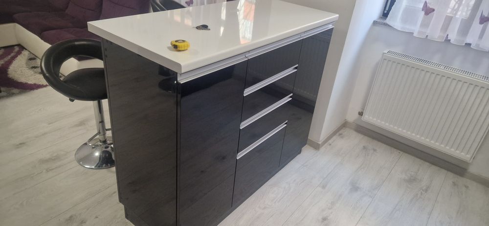 Mobilier bucătărie cu insula, comodat si pantofar mare cu oglinda