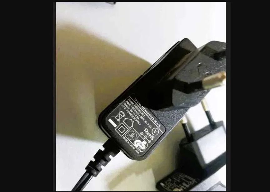 адаптер зарядка на - 9 вольт блок питания