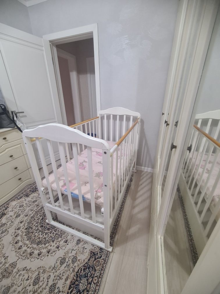 Продам детскую кровать с матрасом
