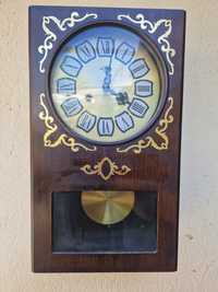 Стари стенни часовници от Соца