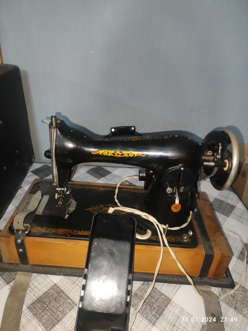 Швейная машинка с электро приводом