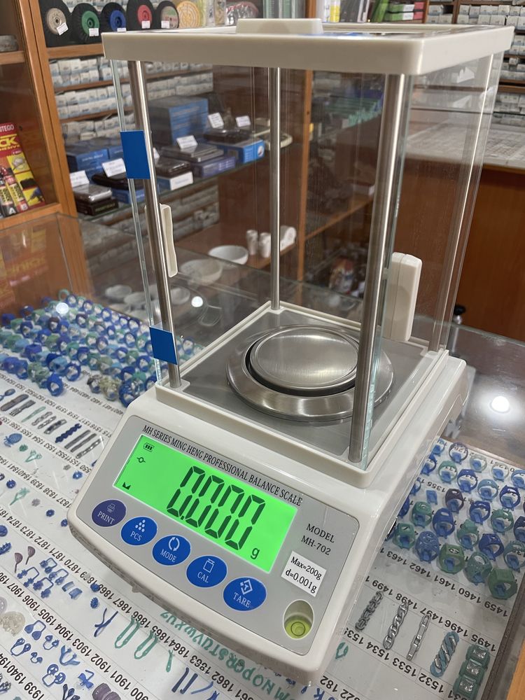 весы лабараторные 0.001(1мг)