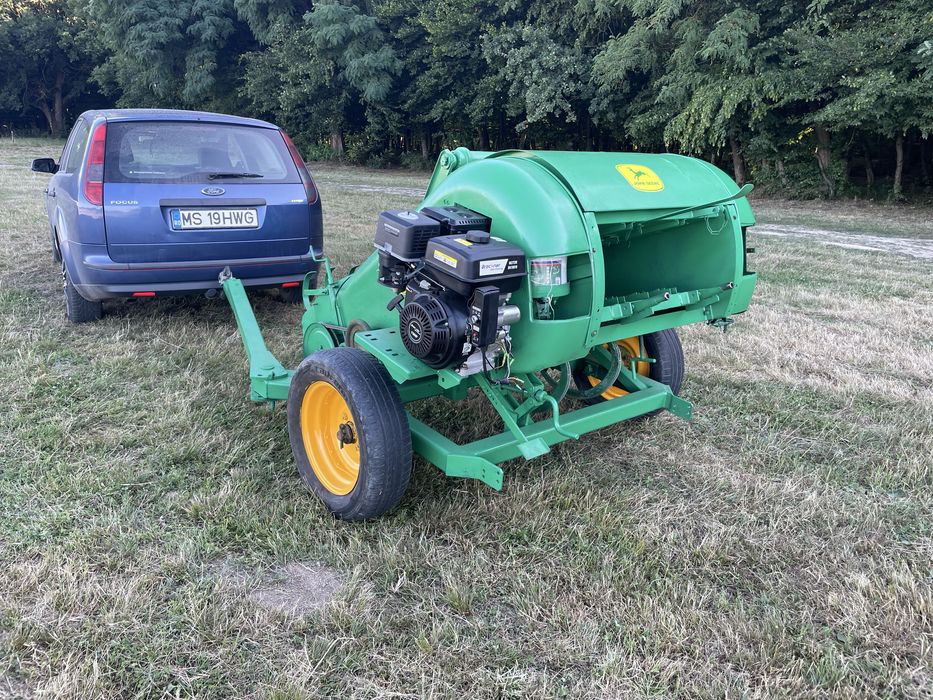 Balotiera mica cu motor propriu pentru zone de Deal sau Munte