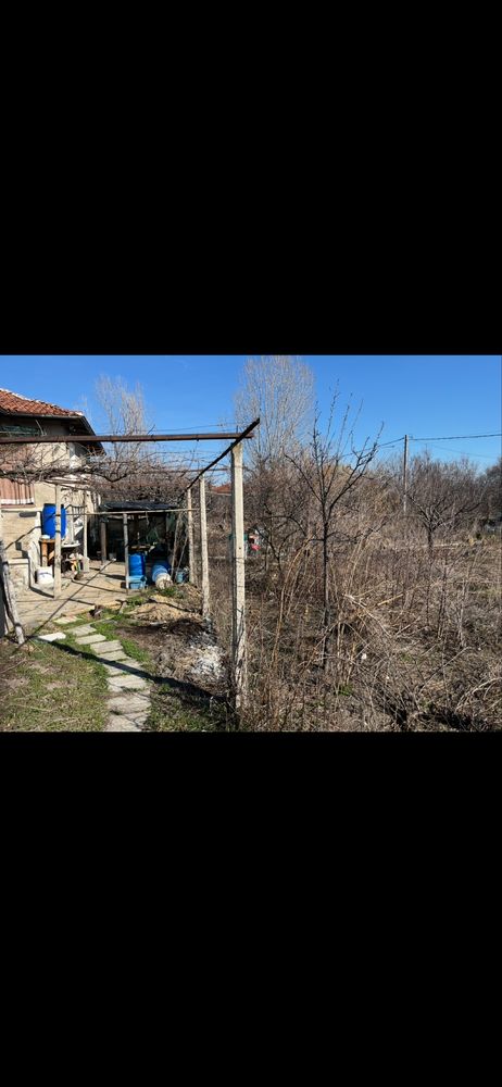 Продава къща с 1700кв м двор- с. Сбор