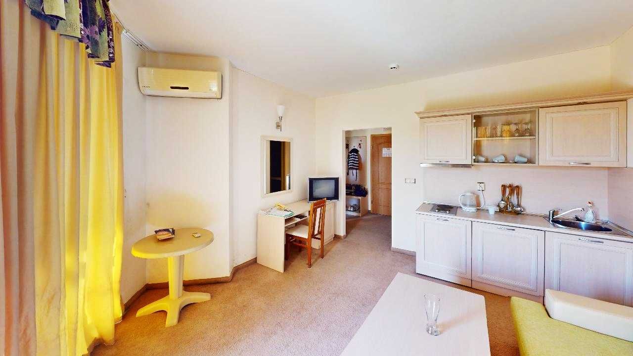 Продава се Двустаен апартамент в к.к. Слънчев бряг - 62 кв.м за 984 €/кв.м - Снимка #3