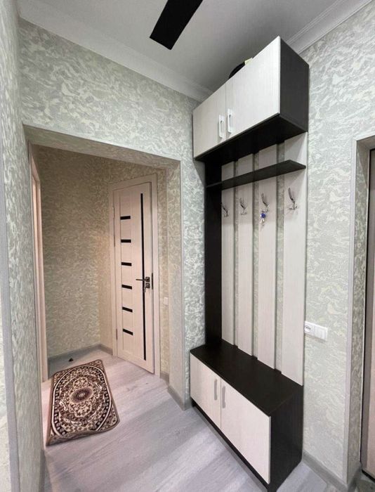 Сдается 2 ком Метро Ойбек. За Бизнес центром DMAAR