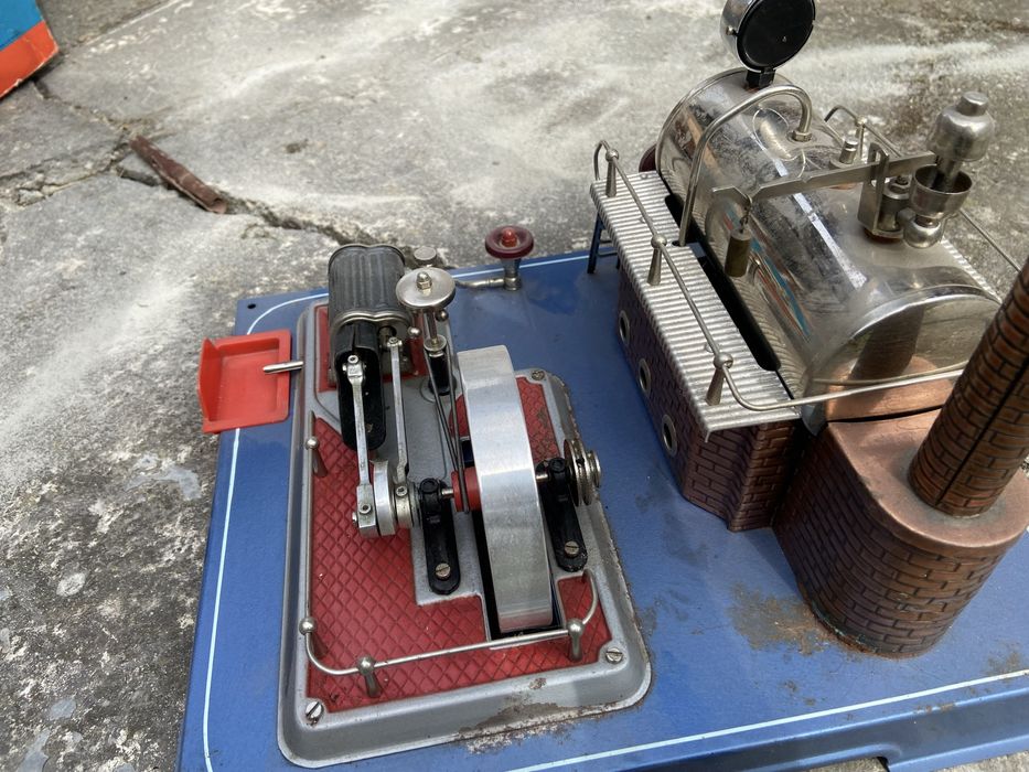 Motor cu aburi vechi de colectie