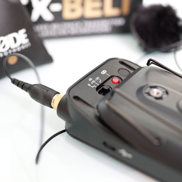 Безжична система за камера с микрофон тип "брошка"