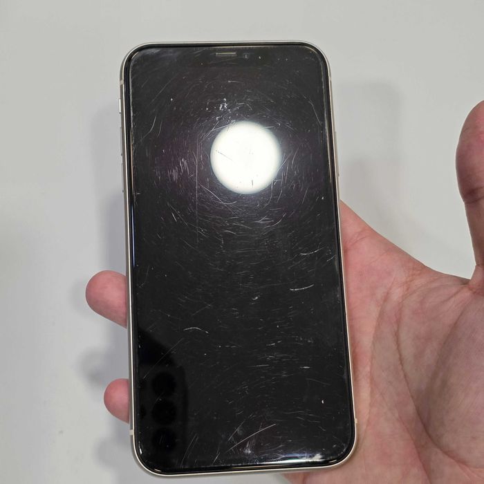 Hope Amanet P8 - iPhone 11 128GB / 81% / Ecran zgariat