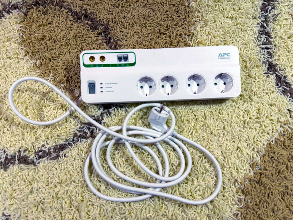 Prelungitor cu protectie APC PMF83VT-GR Protectie coax 8 prize