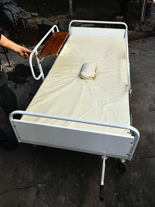 Медицинская кровать