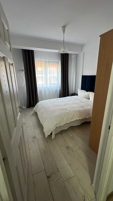 Închiriez apartament 3 camere + 1 loc pt. parcare exterioară