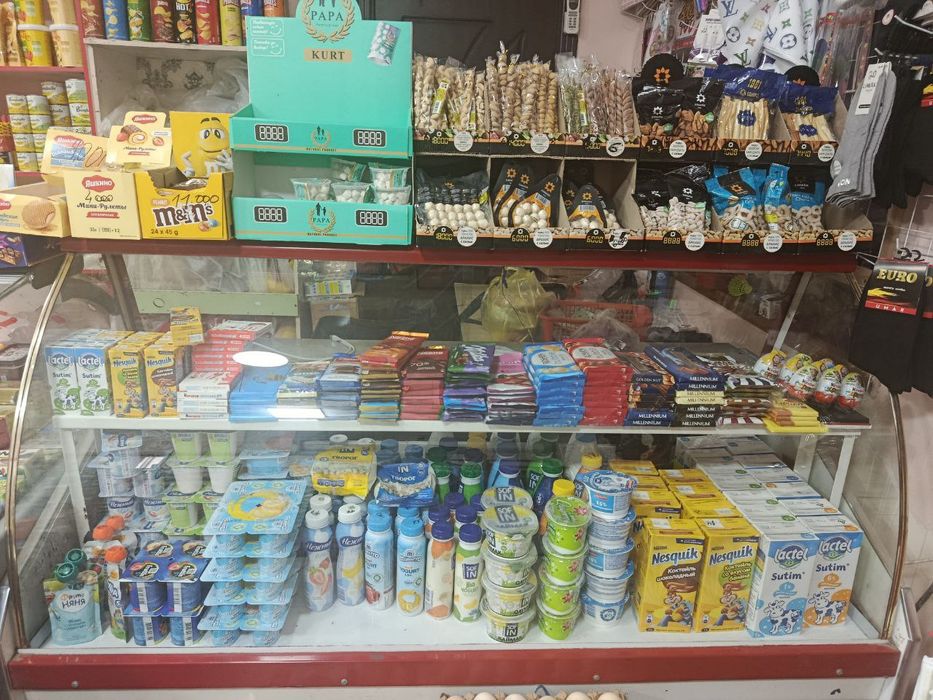 Vetrina Xaladinlik 2xil bor, suvlarga, goʻxsht mahsulotlariga