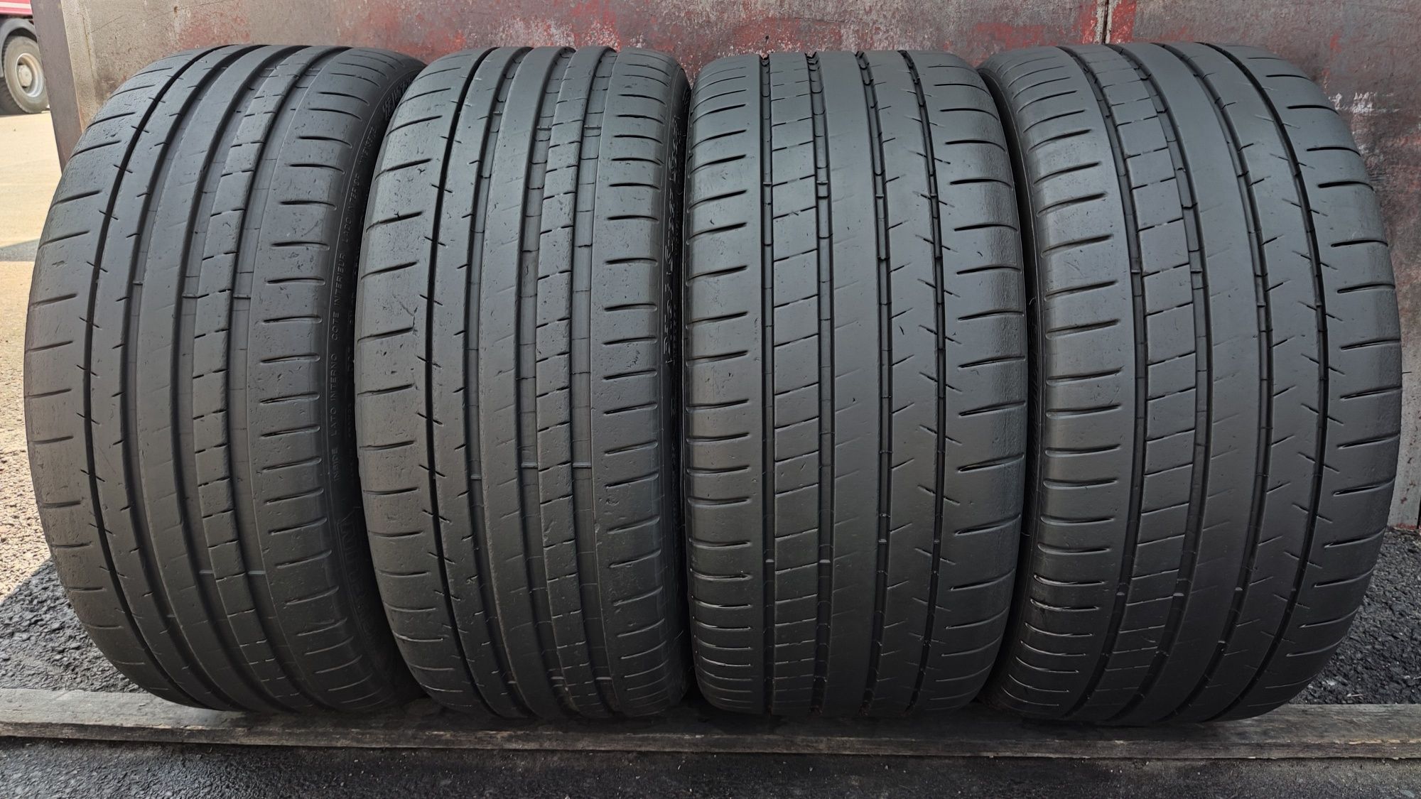 спорт пакет 225/40/18 и 245/35/18 Michelin Pilot Super Sport
dot22
7mm