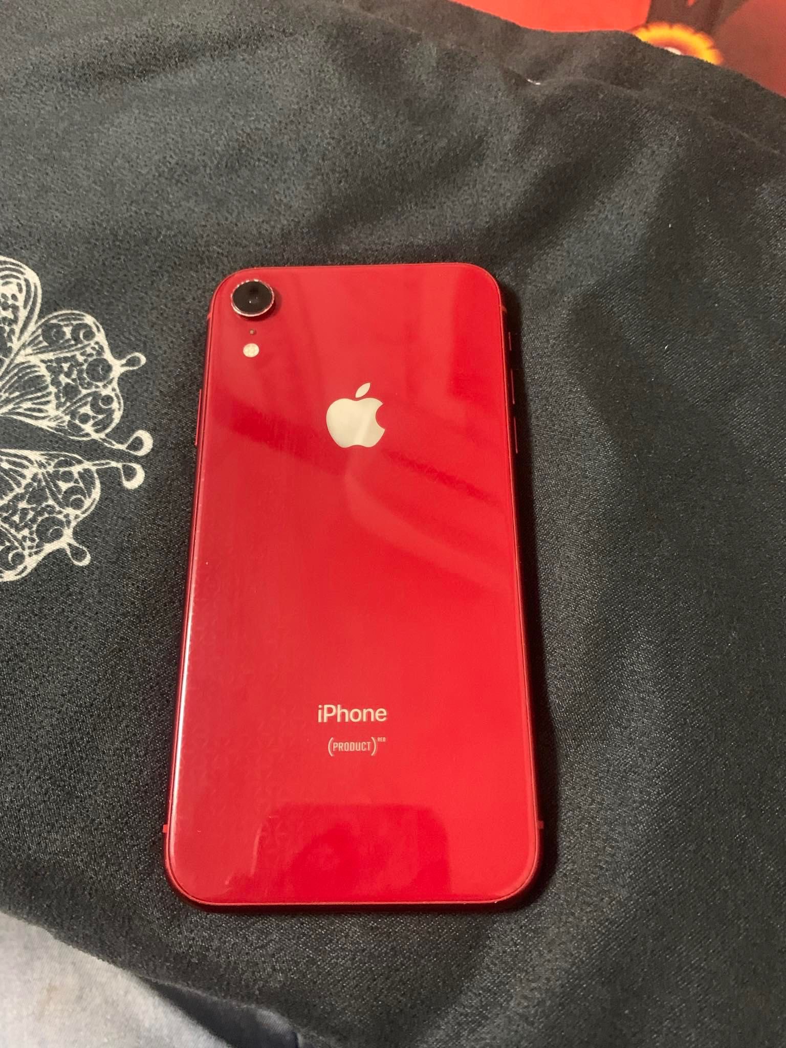 Vând iPhone XR red