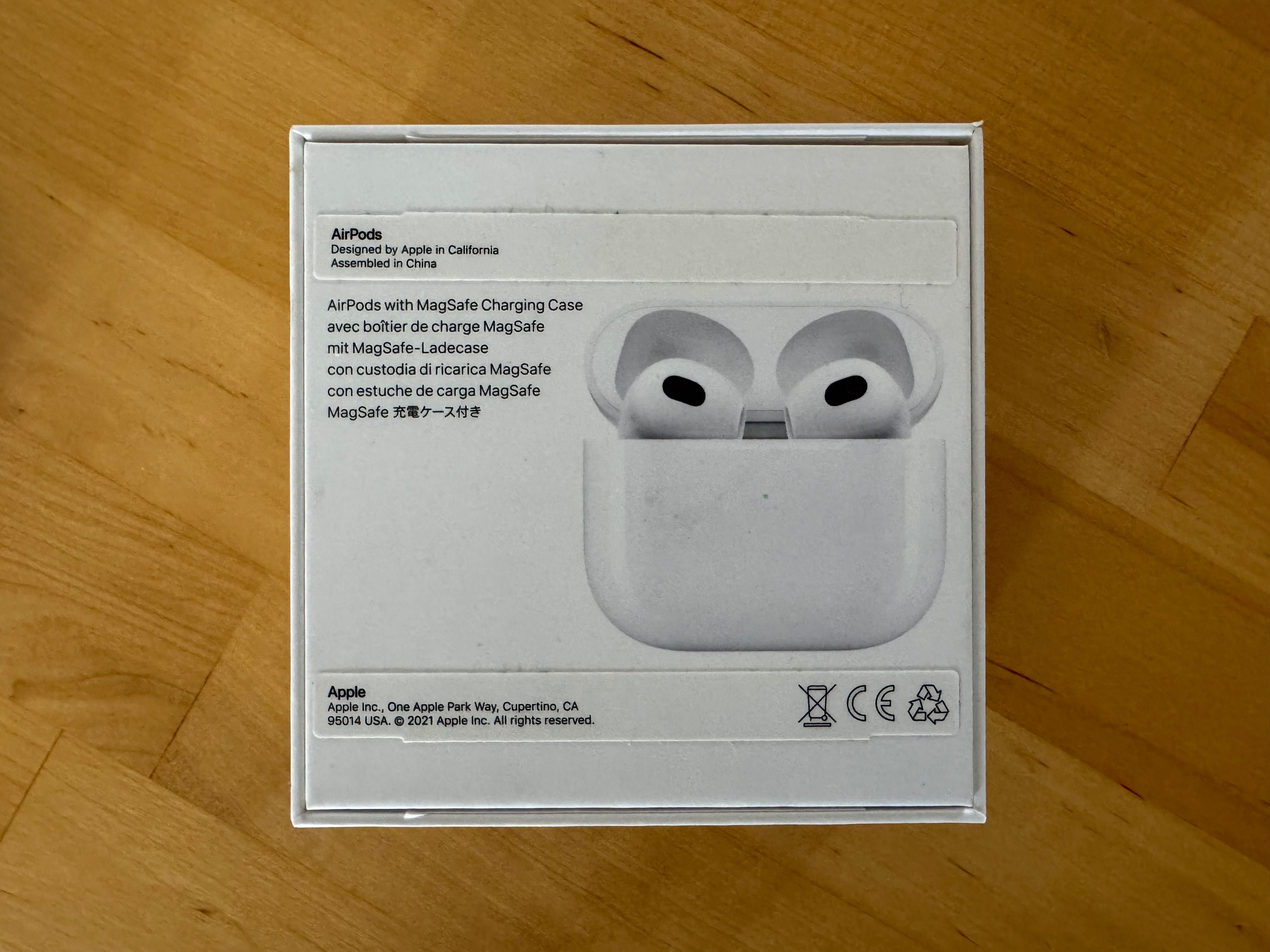 Apple AirPods 3 с MagSafe + нов защитен case