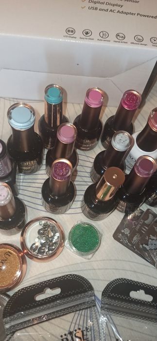 Vând oje senipermanente noi