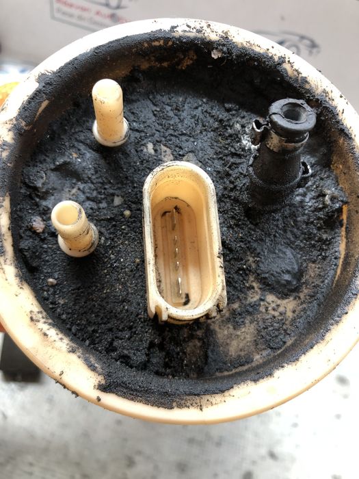 pompa rezervor motorina volkswagen touran 2.0 motorina 2012